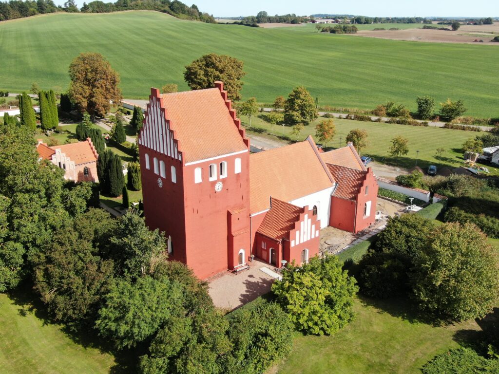 Hoerby-Kirke_Luftfoto